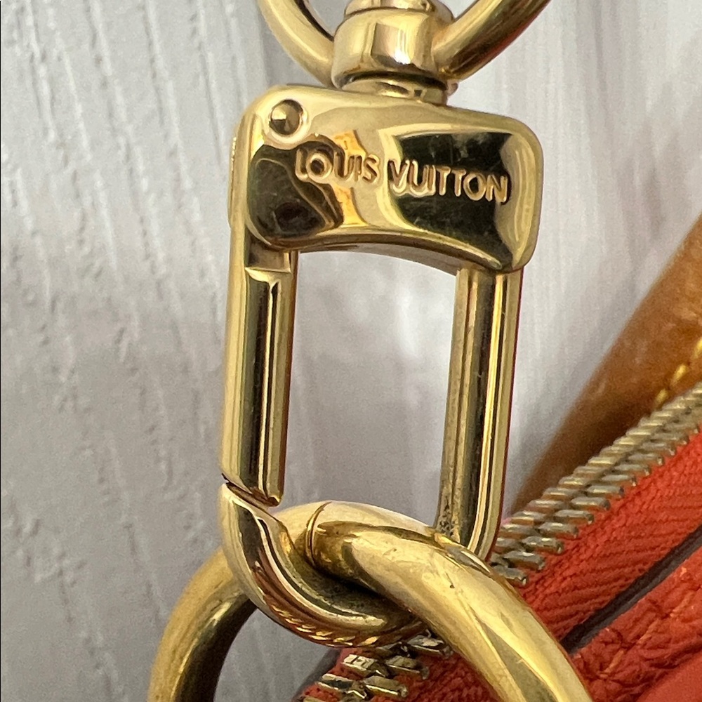 Louis Vuitton Pallas MM Monogram Shoulder Bag - Picture 4 of 17